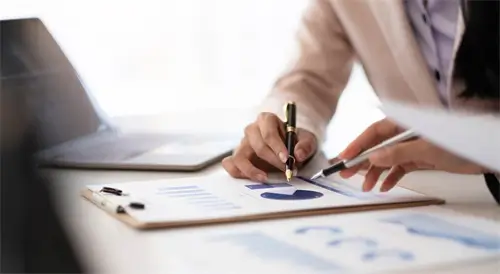 带君字的含义女生